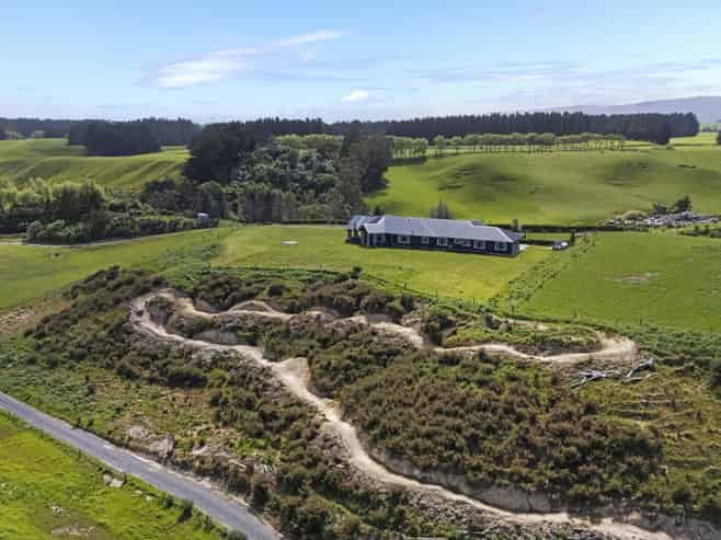 104 Kahuterawa Road, Linton