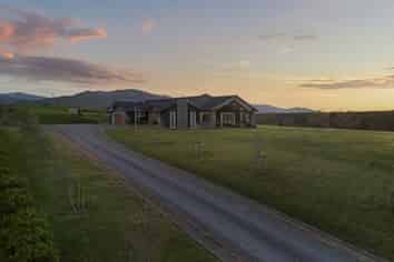 104 Kahuterawa Road, Linton