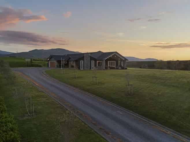 104 Kahuterawa Road, Linton