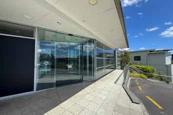 PRIME EXPOSURE GROUND FLOOR ON CORINTHIAN
