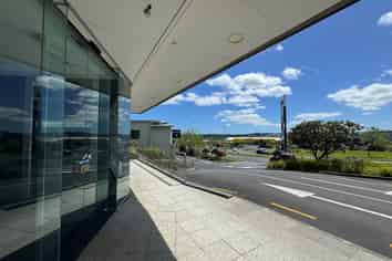 PRIME EXPOSURE GROUND FLOOR ON CORINTHIAN
