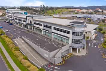 PRIME EXPOSURE GROUND FLOOR ON CORINTHIAN
