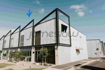 Prime 101m² Road-Front Retail/Warehouse 