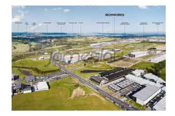 Prime 101m² Road-Front Retail/Warehouse 