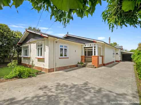 17 Godwin Crescent, College Estate