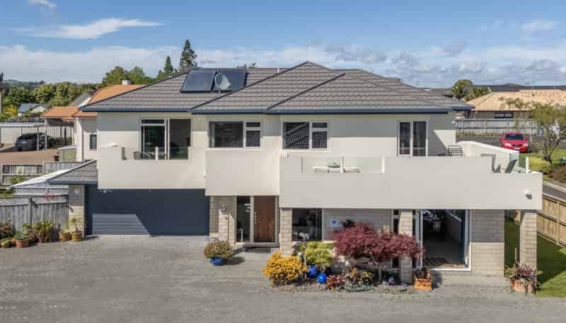 44 Diamond Head, Hairini