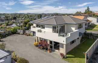 44 Diamond Head, Hairini