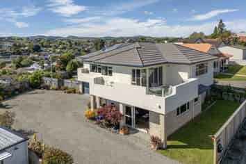 44 Diamond Head, Hairini