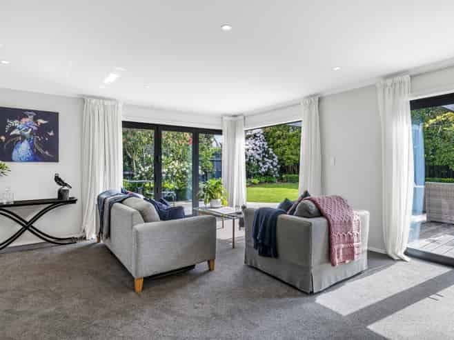 16 Brackendale Place, Burnside