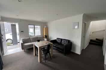 2/9 Hibiscus Avenue (Room B), Hamilton Lake