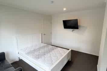 2/9 Hibiscus Avenue (Room B), Hamilton Lake