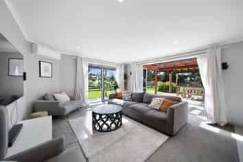 13 Glory Way, Buckland