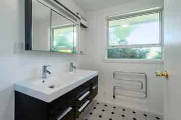 2/179 Dunbars Road, Halswell