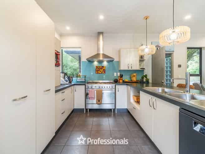 24 Natusch Road, Belmont