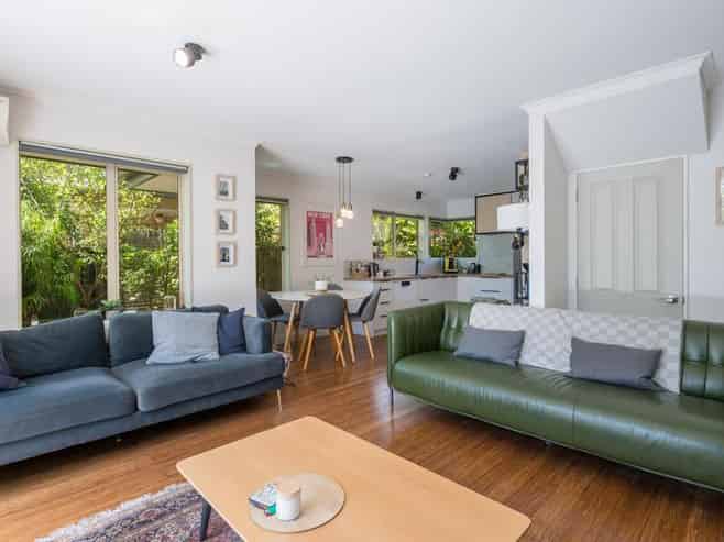  2 Lancewood Way, The Wood