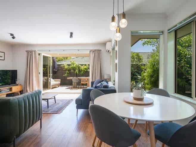  2 Lancewood Way, The Wood