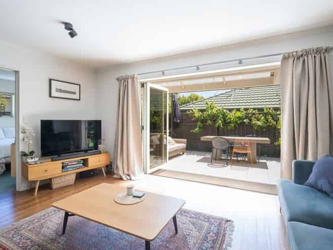  2 Lancewood Way, The Wood