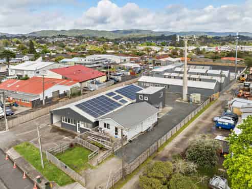 Road-front industrial with live/work opportunity