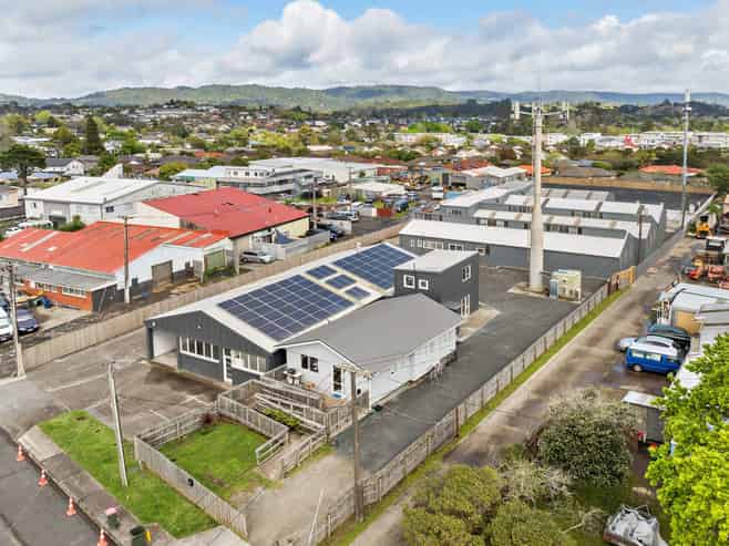 Road-front industrial with live/work opportunity