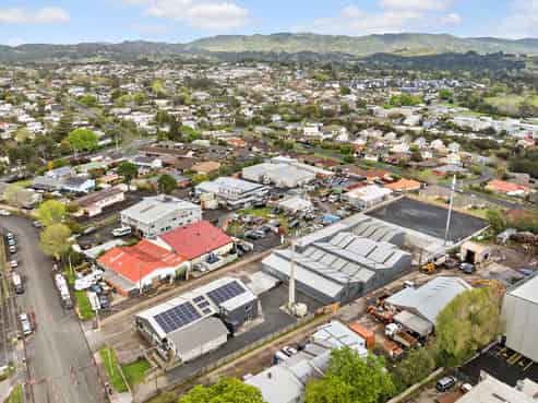 Road-front industrial with live/work opportunity