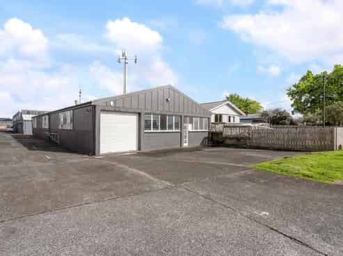 Road-front industrial with live/work opportunity