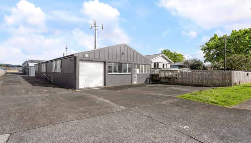 8 Waikaukau Road, Glen Eden