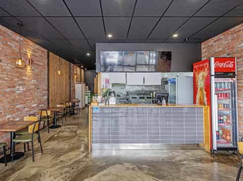 Boutique Korean fried chicken retail investment