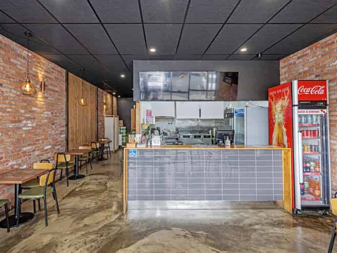 Boutique Korean fried chicken retail investment