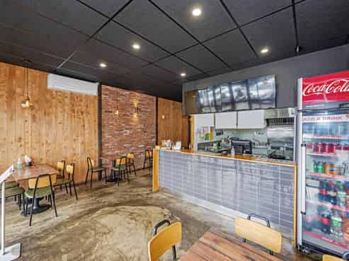 Boutique Korean fried chicken retail investment