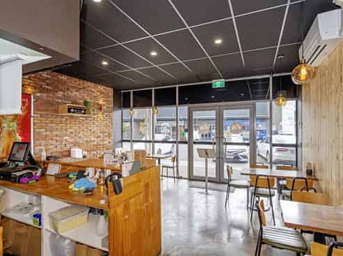 Boutique Korean fried chicken retail investment