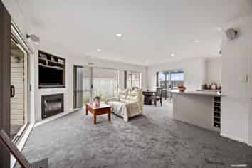 18 Andrusha Place, Flat Bush