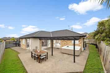 18 Andrusha Place, Flat Bush