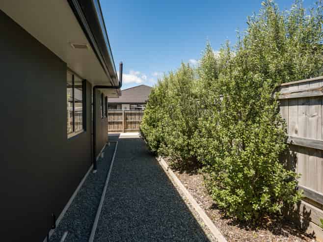 14 Woodley Road, Richmond