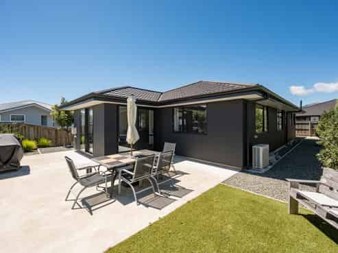 14 Woodley Road, Richmond