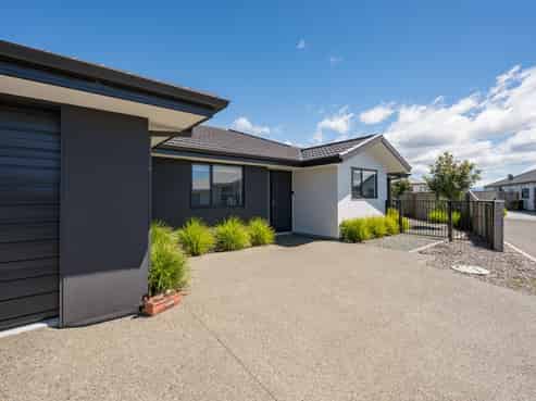 14 Woodley Road, Richmond