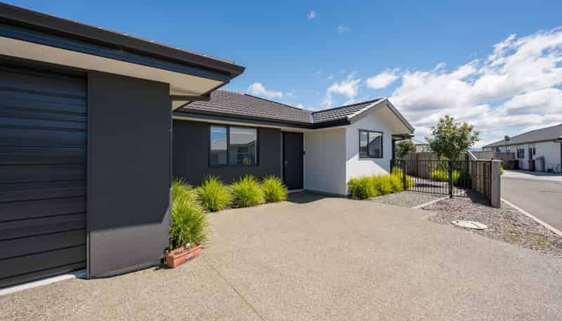 14 Woodley Road, Richmond