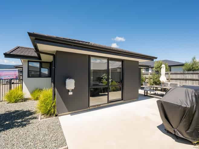 14 Woodley Road, Richmond