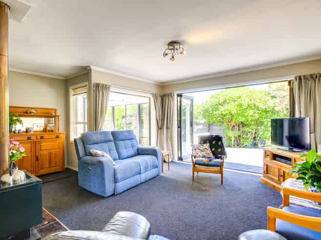 5 Collins Drive, Waikuku Beach