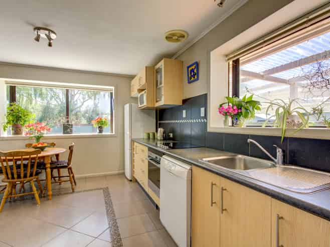 5 Collins Drive, Waikuku Beach