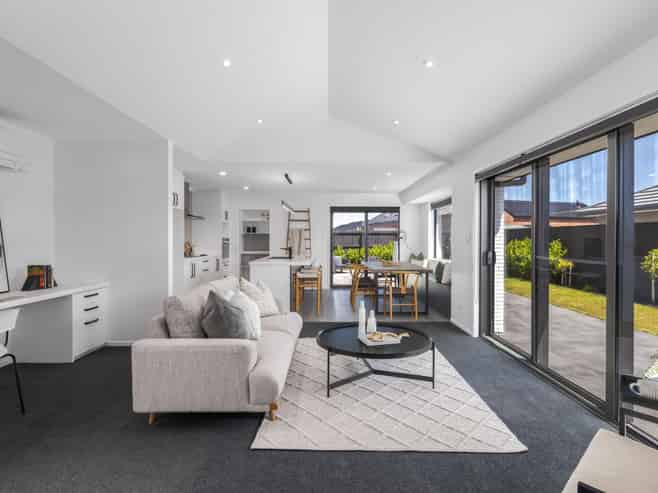 20 Selfe Crescent, Burwood