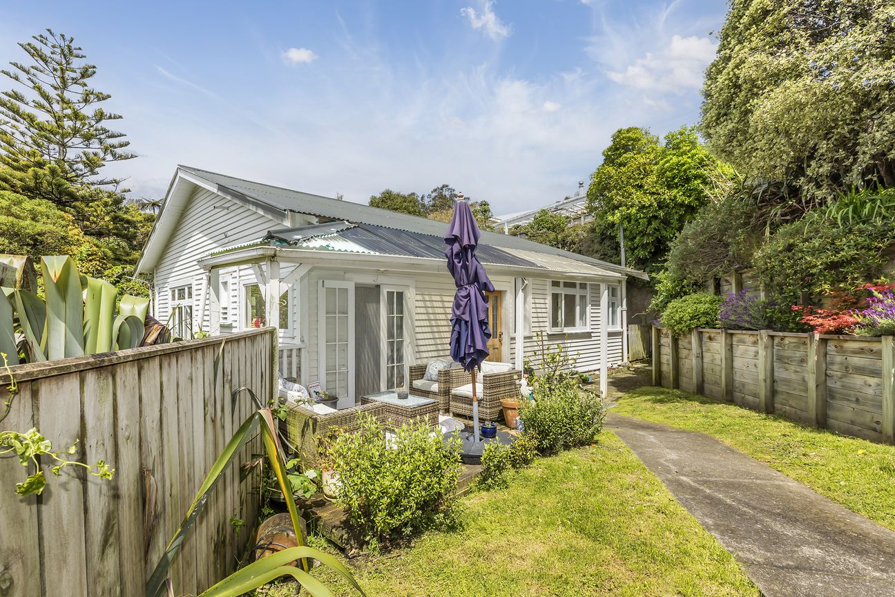 Spacious Grounds with Exceptional Future Potential - Aanzicht 2