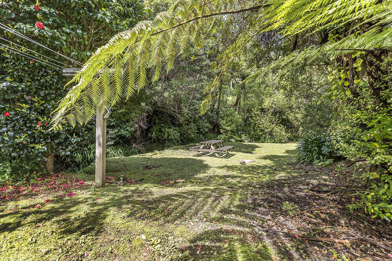 Spacious Grounds with Exceptional Future Potential - Aanzicht 3