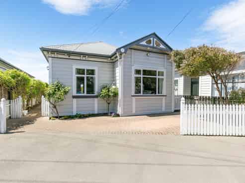 59 Queens Drive, Lyall Bay