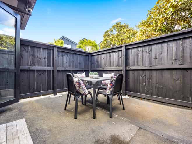 5/108-112 Unsworth Drive, Unsworth Heights