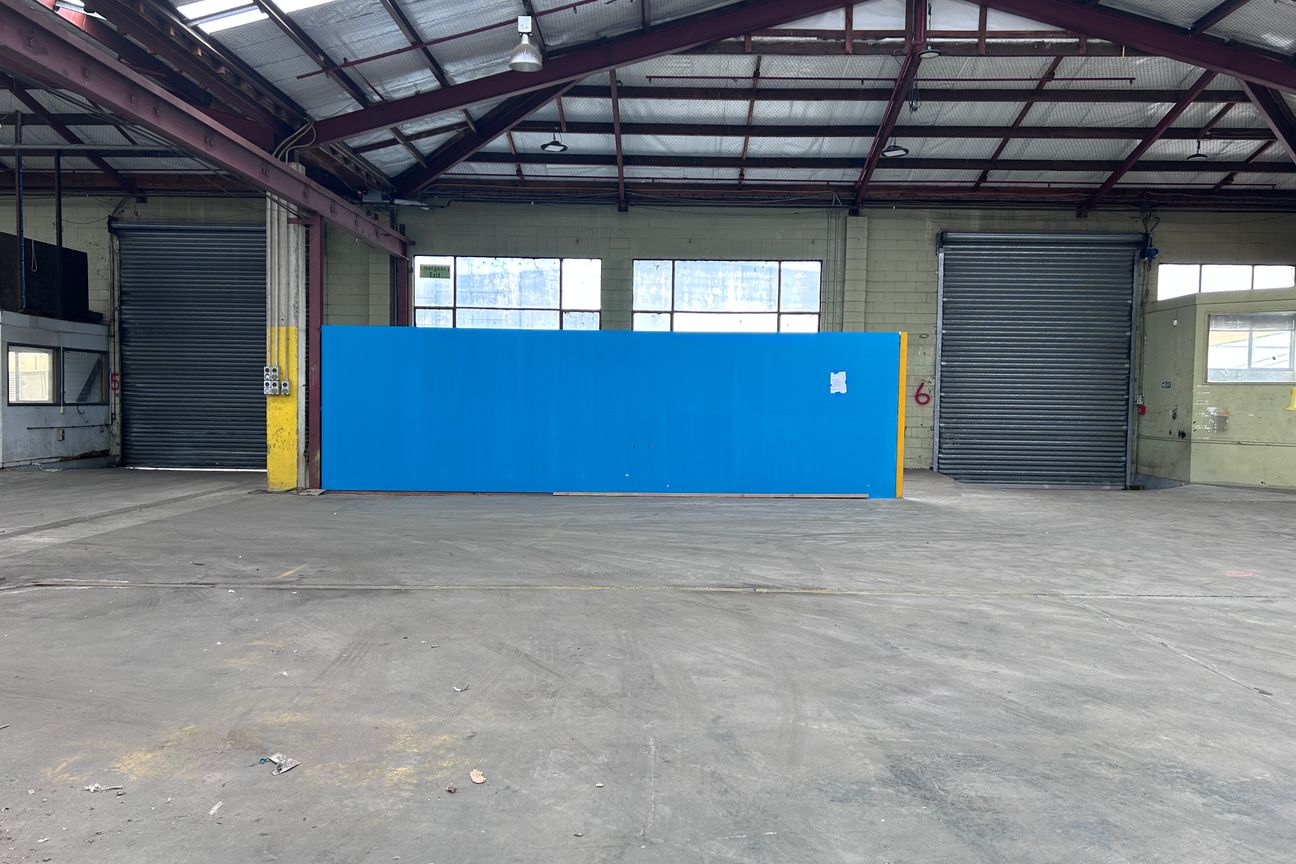 Large High Stud Industrial Warehouse - Vista 4
