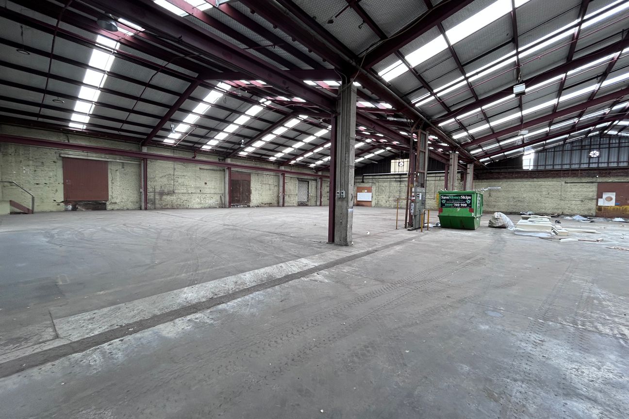 Large High Stud Industrial Warehouse - Vista 3