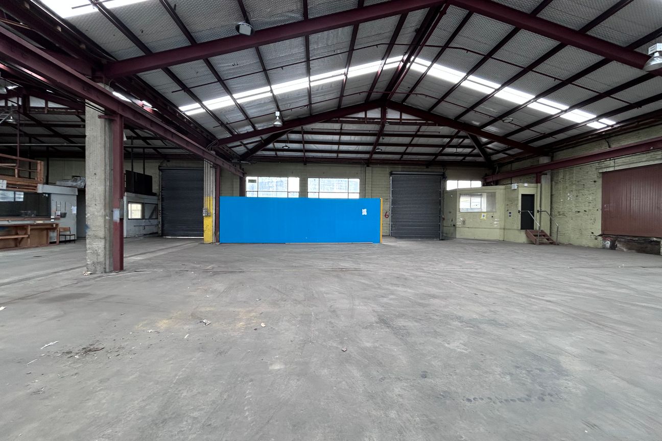 Large High Stud Industrial Warehouse - Vista 5