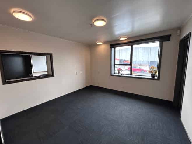 Large High Stud Industrial Warehouse