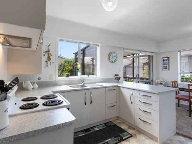 1/6 Webster Street, Westown