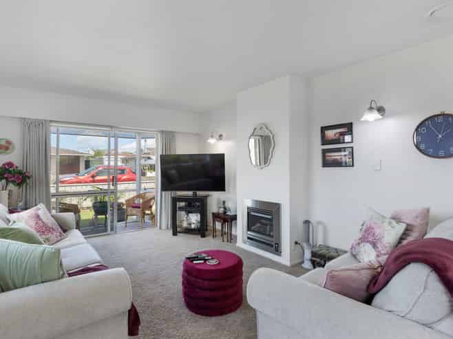 1/6 Webster Street, Westown